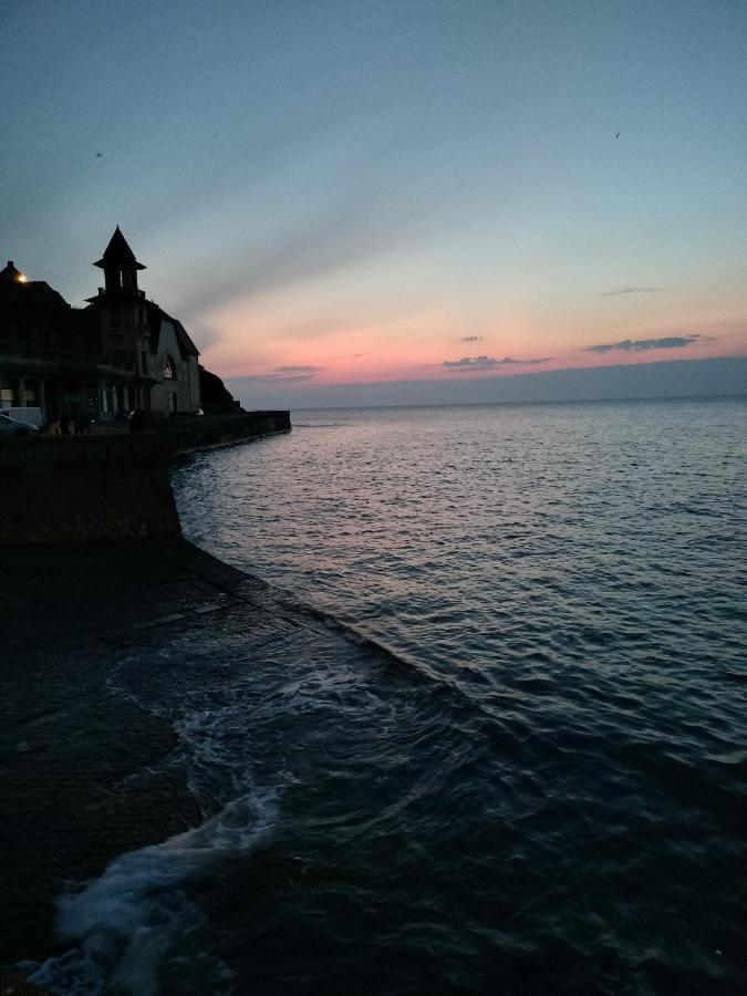 Entre Mer Et Montagne Granville Bagian luar foto