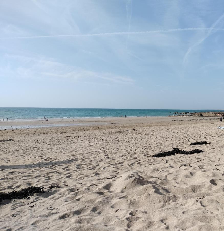 Entre Mer Et Montagne Granville Bagian luar foto